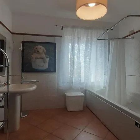 Fabiola Nocleg ze śniadaniem 5*